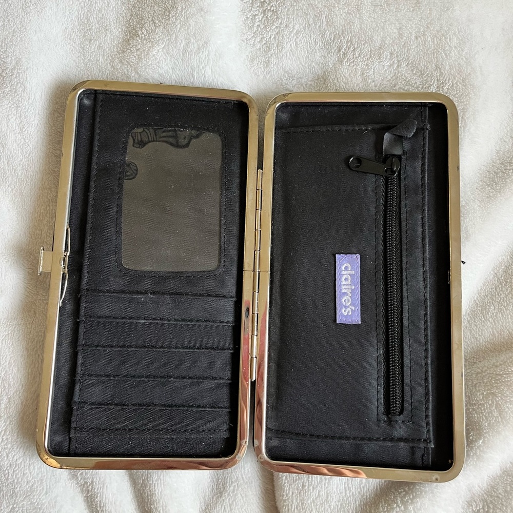 (FREE With Purchase) 2 Wallets - Picture 3 of 3